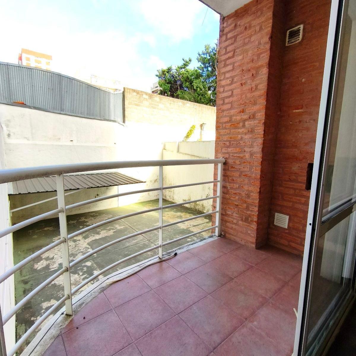 Cerrito al 2200 e/ Matheu y Pueyrredón
