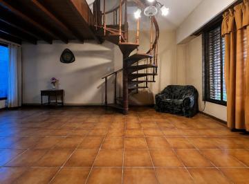 Casa · 122m² · 5 Ambientes · 2 Cocheras · Chalet 5 Ambientes en Venta Ideal Dos Familias | Patio con Pileta y Cochera en Berazategui