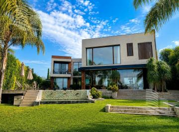Casa · 497m² · 8 Ambientes · 3 Cocheras · Excelente Casa Al Agua en El Yacht - Nordelta