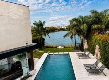 Casa · 497m² · 8 Ambientes · 3 Cocheras · Excelente Casa Al Agua en El Yacht - Nordelta