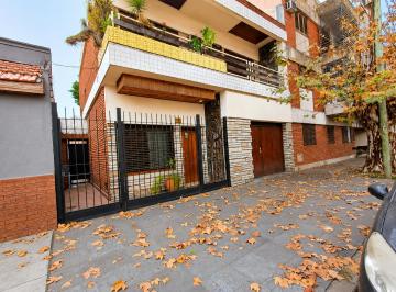 Casa de 4 ambientes, General San Martín · Casa de 4 Ambientes Sobre Lote de 8,50 X 32,84 m. Quincho. Parque. Garage. Excelente Ubicacion!