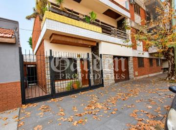 Casa de 4 ambientes, General San Martín · Casa de 4 Ambientes Sobre Lote de 8,50 X 32,84 m. Quincho. Parque. Garage. Excelente Ubicacion!