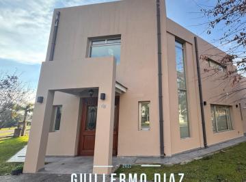 Casa · 300m² · 4 Ambientes · Casa en Venta
