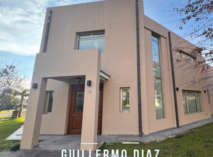 Casa · 300m² · 4 Ambientes