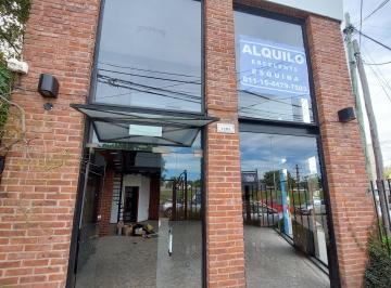 Local comercial en Alquiler · Esquina Comercial y de Oficinas en Alquiler