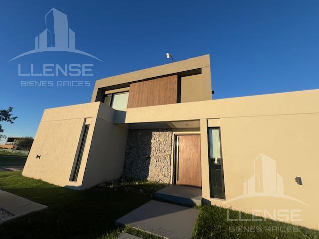 Casa · 200m² · 5 Ambientes · 2 Cocheras