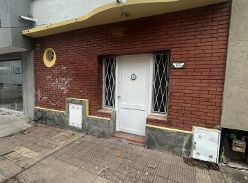 Casa · 45m² · 2 Ambientes · Casa en Alquiler Apto Uso Vivienda o Profesional