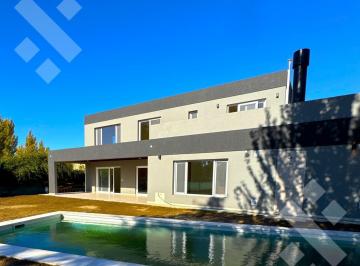 Casa · 315m² · 8 Ambientes · 2 Cocheras · Casa en Venta, a Estrenar/ Nivel Gerencial/ Barrio Cerrado Costa Azul. Neuquén Capital.