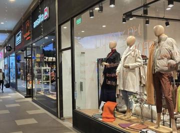 Local comercial , Tigre · Alquiler Local en Remeros Plaza