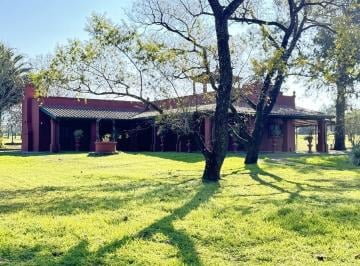 Casa · 18000m² · 4 Dormitorios · Casa Quinta en Venta en Los Nogales - Tucumán