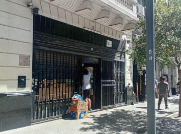 Local comercial , Balvanera · Local Sobre Calle Larrea a Media Cuadra de Av Rivadavia.