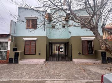Casa · 66m² · 4 Ambientes · Duplex en Alquiler, Neuquen Capital