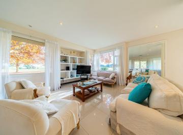 Casa · 214m² · 7 Ambientes · 2 Cocheras · Casa en Venta Kentucky Funes 4 Dorm. Permuta