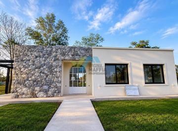 Casa · 160m² · 5 Ambientes · 1 Cochera · Venta de Casa en Una Planta - Santa Sofia Pilar del Este