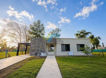 Casa · 160m² · 5 Ambientes · 1 Cochera · Venta de Casa en Una Planta - Santa Sofia Pilar del Este