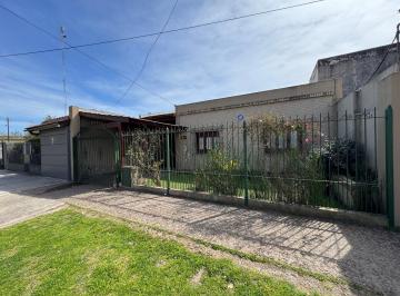 Casa · 72m² · 4 Ambientes · 1 Cochera · Casa en Venta C/cochera en Paso del Rey