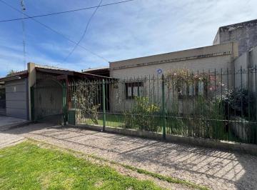 Casa · 72m² · 4 Ambientes · 1 Cochera · Casa en Venta C/cochera en Paso del Rey