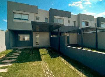 Casa · 120m² · 4 Ambientes · Duplex en Alquiler de 3 Dorm. - Villa Allende