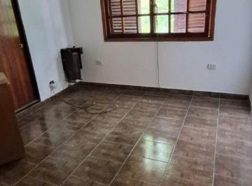 Casa de 4 ambientes, Avellaneda · Casa en Wilde con 90 m² y 3 Dorm. en Alquiler