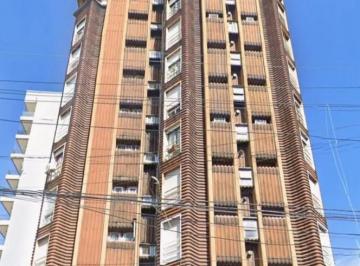 Departamento · 44m² · 2 Ambientes · Alquiler Departamento 2 Ambientes en Pleno Centro Lanus. Av 9 de Julio 1675, La