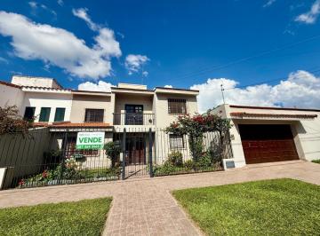 Casa · 240m² · 6 Ambientes · 2 Cocheras · Casa en Venta Tres Cerritos, Los Arces Al 200