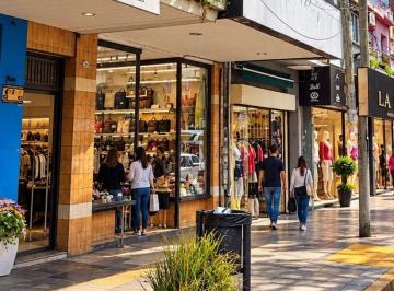 Local comercial de 4 ambientes, Lanús · Local Comercial en 2 Plantas Exc. Ubicacion