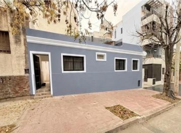 Casa · 82m² · 5 Ambientes · Casa 3 Dorm. Apto Crédito. Reciclada a Nueva