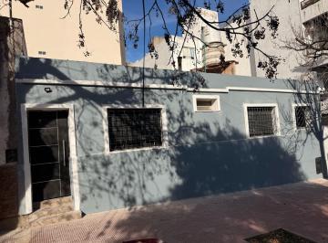 Casa · 90m² · 5 Ambientes · Casa 3 Dorm. Apto Crédito. Reciclada a Nueva