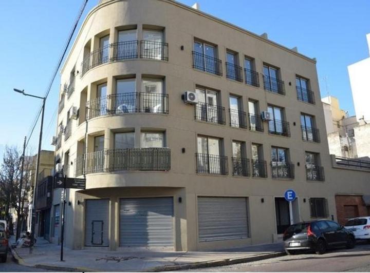 Departamento de 2 Amb. con Patio, Apto Profesional