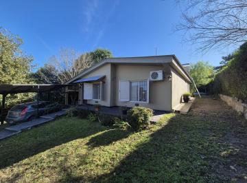 Casa · 110m² · 3 Dormitorios · 2 Cocheras · Chalet en Los Aromos - Tres Dorm.