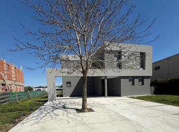Casa · 227m² · 5 Ambientes · Casa en Venta en San Matias, Escobar, G. B. a. Zona Norte