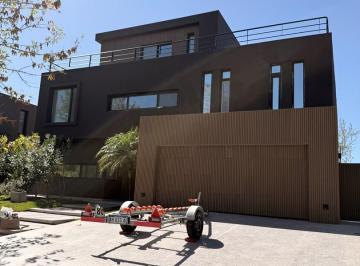 Casa · 550m² · 5 Ambientes · 2 Cocheras · Casa Chalet en Venta en El Yacht, Nordelta, Tigre