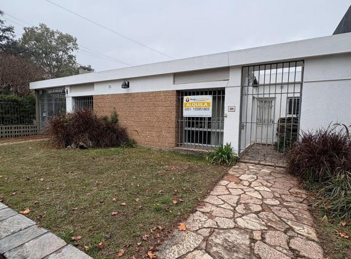 Casa · 250m² · 3 Ambientes · 2 Cocheras