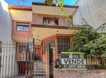 Casa de 8 ambientes, Boedo · Casa Chalet 3 Plantas Triplex Jardin Patio Terraza Balcon Parrilla Cocheras Posibilidad Ascensor