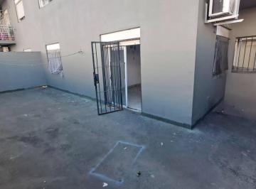 Departamento · 50m² · 2 Ambientes · Departamento de 2 Ambientes con Patio Aterrazado en Venta en Pompeya