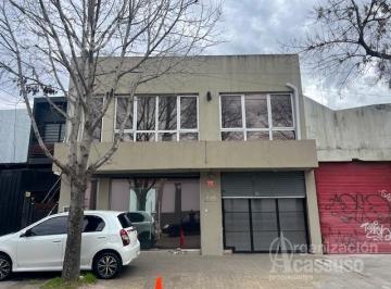 Bodega-Galpón · 300m² · Galpón Venta con Renta - San Isidro