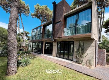 Casa · 161m² · 4 Ambientes · Casa en Pinamar en Venta Hormigón Visto