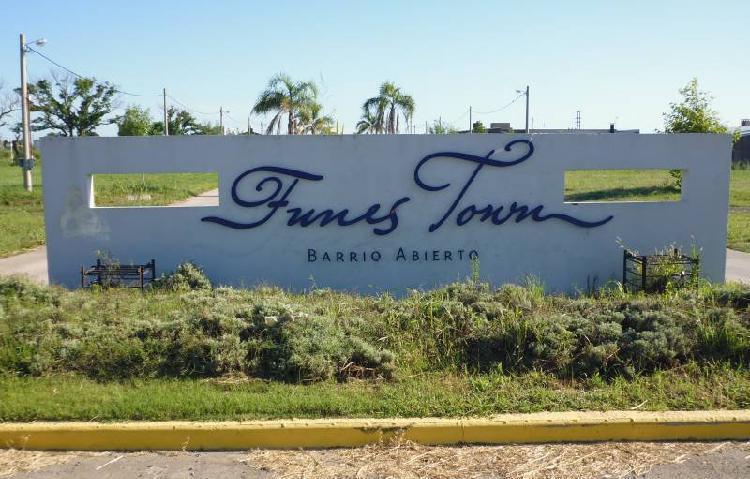 Funes Town, Funes Town, Zona 8