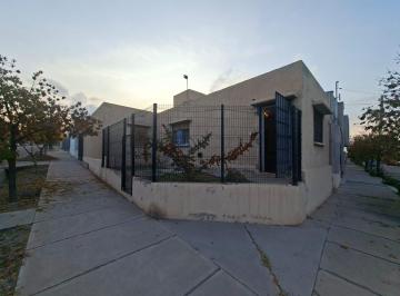 Casa · 110m² · 3 Ambientes · 2 Cocheras · Casa en Las Heras