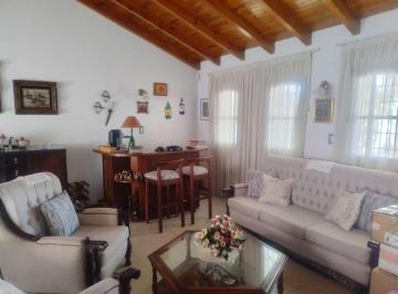 Casa de 7 ambientes, Ciudad de Mendoza · Casa con 3 Dorm. - 3 Baños - Cochera Doble Cubierta