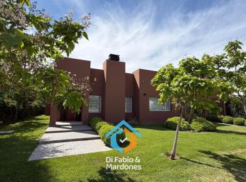 VENTA DE CASA EN BARRIO CERRADO "EL VIEJO ROBLE" · Pergamino 11190