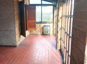 galería ingreso · PH Tipo Casa en Alquiler Centro Santos Lugares