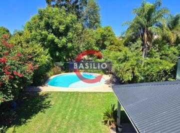 Casa · 250m² · 5 Ambientes · 2 Cocheras · Venta Casa en Lote Propio en Dos Plantas con Jardín, Piscina, Quincho y Garaje – Olivos