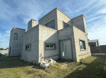 Casa · 191m² · 7 Ambientes · 2 Cocheras · Luciano Molinas 1600
