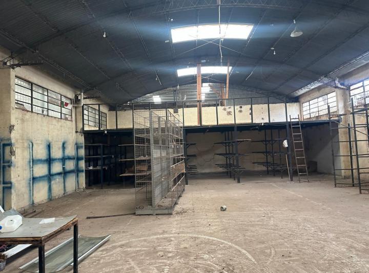 Local comercial · 1630m² · 10 Ambientes · 4 Cocheras