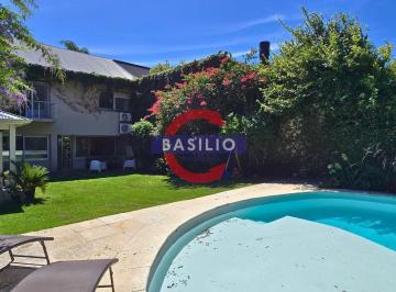Casa · 250m² · 5 Ambientes · 2 Cocheras · Venta Casa en Lote Propio en Dos Plantas con Jardín, Piscina, Quincho y Garaje – Olivos