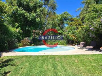 Casa · 250m² · 5 Ambientes · 2 Cocheras · Venta Casa en Lote Propio en Dos Plantas con Jardín, Piscina, Quincho y Garaje – Olivos