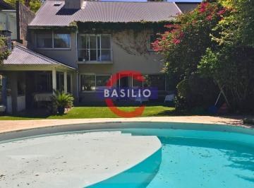 Casa · 250m² · 5 Ambientes · 2 Cocheras · Venta Casa en Lote Propio en Dos Plantas con Jardín, Piscina, Quincho y Garaje – Olivos