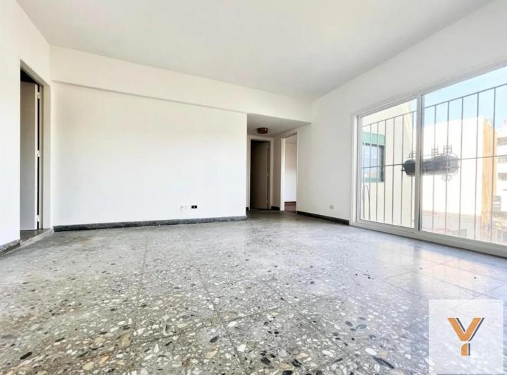 Departamento en Venta - 2 Dorm. 2 Baños - 50 m - Versalles