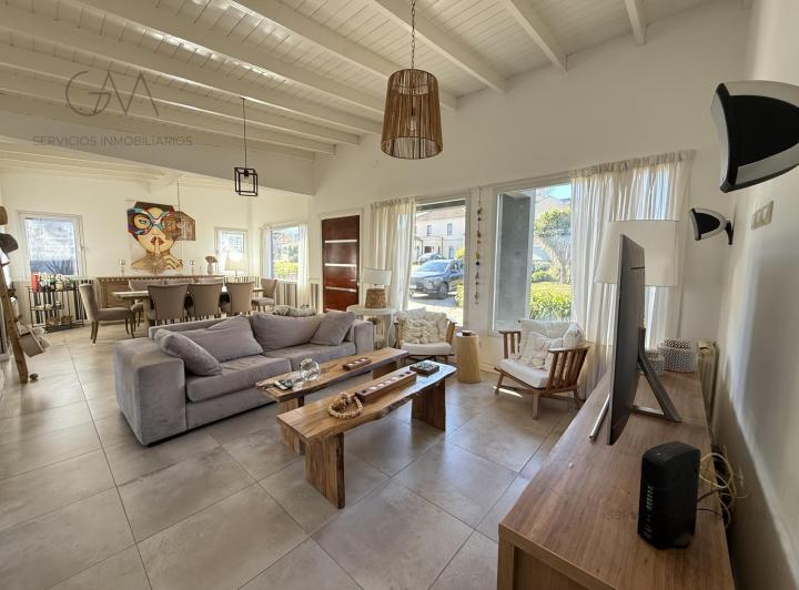 Casa · 200m² · 4 Ambientes